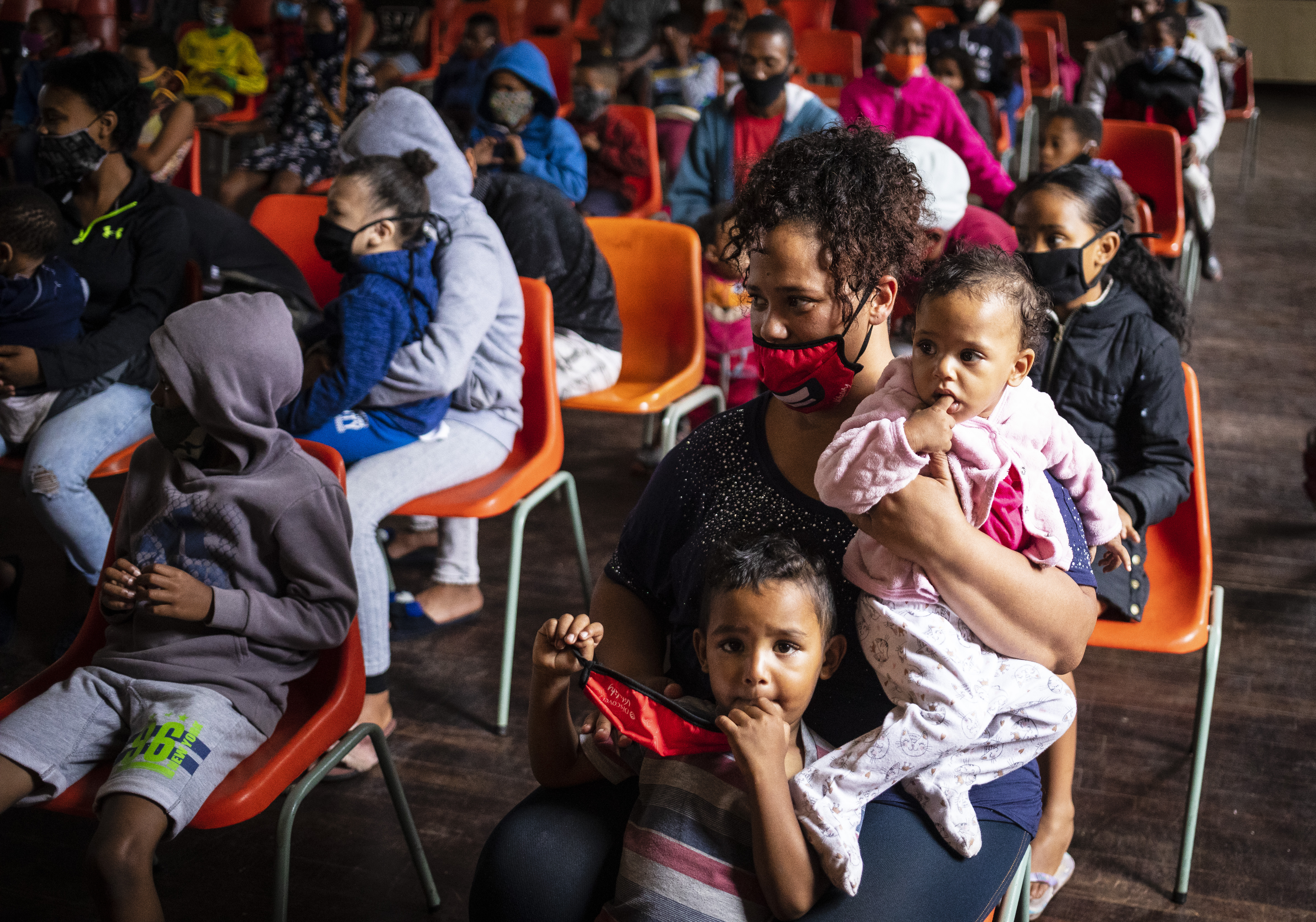 Na jednoj strani svijeta slavlje, na drugoj borba za hranu FOTO